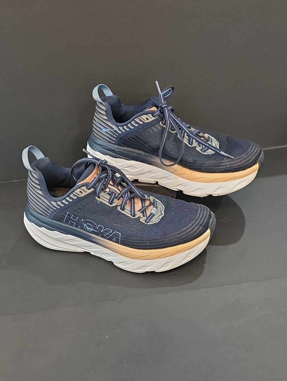 Hoka Bondi 6 Women's Navy and Peach Thick-Soled Running Sneakers Size 8.5